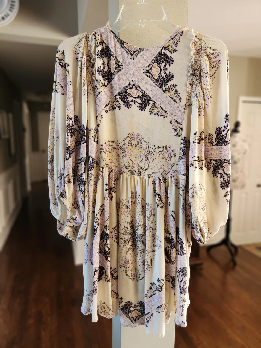 Free People Cream Paisley V-Neck Mini Dress With Pockets Size Medium - Picture 2 of 4